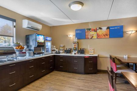 Comfort Inn Boston - 9