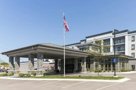 Hilton Garden Inn East - 22