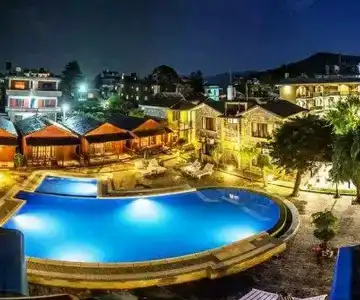 The Lakeside Retreat - 12