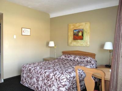 Knights Inn Ontario - 42