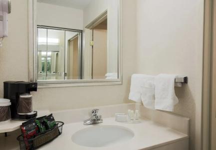 Courtyard by Marriott - 6