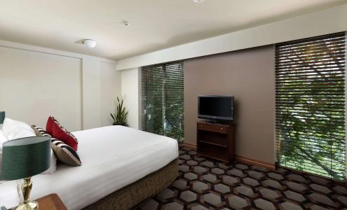 Rydges - 51