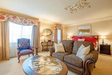 Red Coach Inn - 96