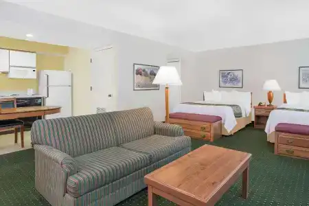 Hawthorn Suites - 21