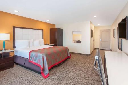 Ramada by Wyndham Culver City - 28
