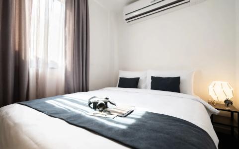 Warm Window Silom - 3