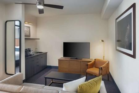 DoubleTree Suites by Hilton - 82