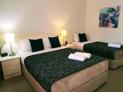 Rockhampton Palms Motor Inn - 25