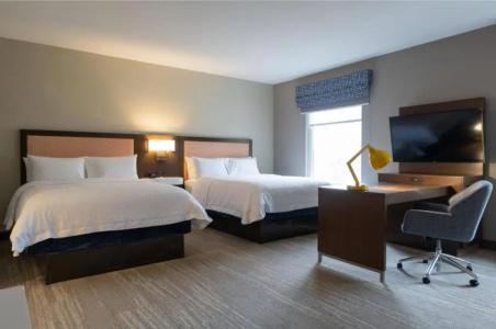 Hampton Inn & Suites West - 65