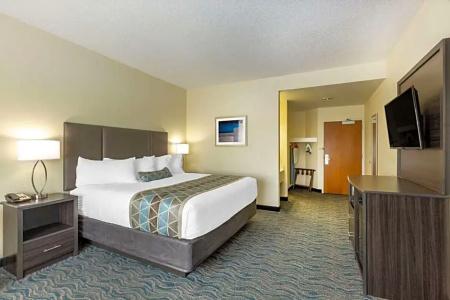 Baymont by Wyndham Airport - 39
