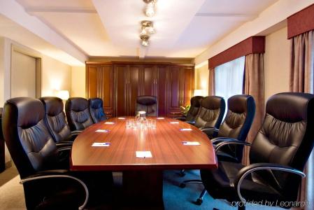 Holiday Inn Express and Suites, an IHG - 11