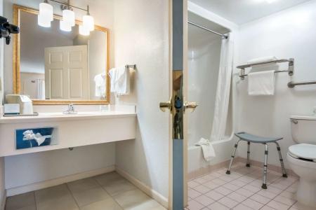 Quality Inn Little Creek - 8
