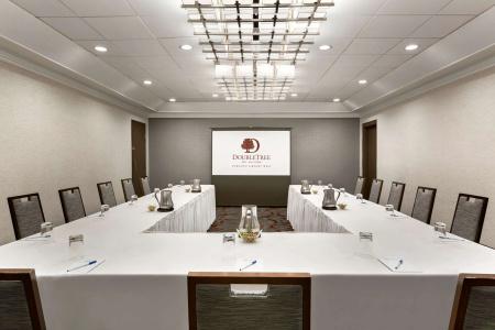 DoubleTree by Hilton Toronto Airport West - 11