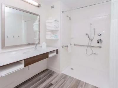 Hampton Inn & Suites Beach-Beachfront - 106