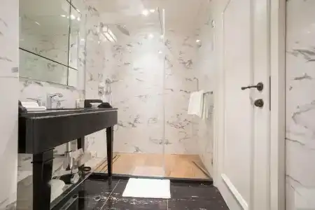 Boutique La Roche - 56