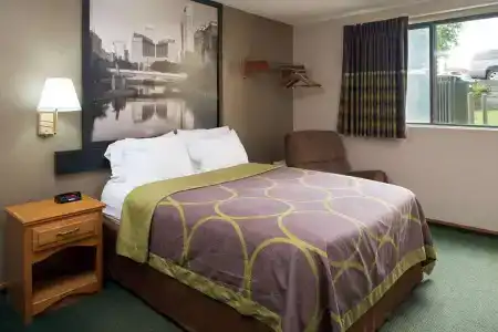 Super 8 by Wyndham NE - 18
