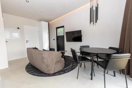 North Mountain View Suites - 23