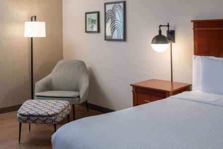 Four Points by Sheraton & Conference Center - 5