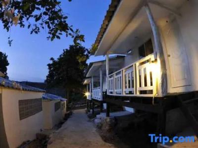 Phi Phi Cozy Seafront Resort - 40