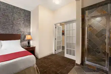 Days Inn & Suites by Wyndham - 2