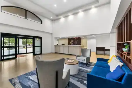 Comfort Suites Austin Airport - 2