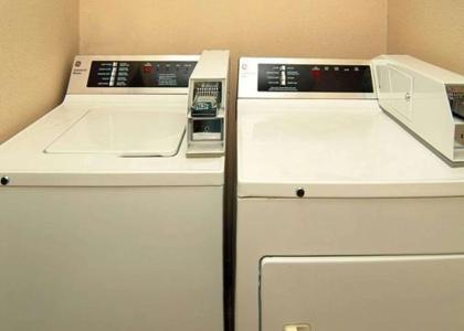 AmericInn by Wyndham North - 25