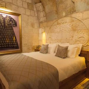 Solo Cave Suites - 32