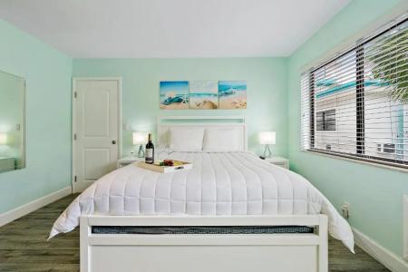 Hollywood Beachside Boutique Suite - 24