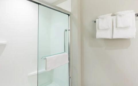 Holiday Inn Express & Suites Beach Beachfront by IHG - 50