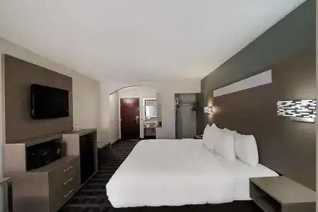 Quality Inn & Suites Dfw Airport South - 52
