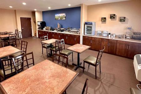 Comfort Suites North - 11