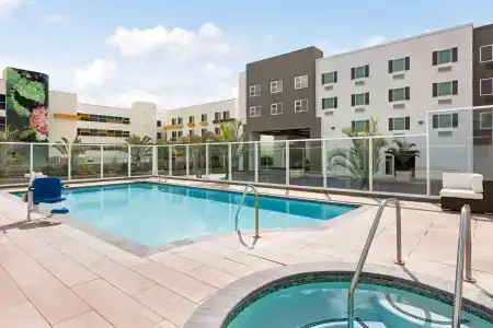 Wyndham Anaheim - 9