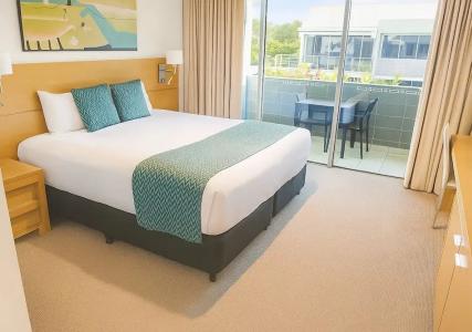 Ramada by Wyndham - 48