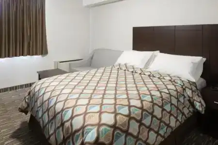 Deluxe Inn - 31