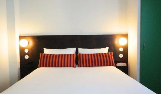 Ours Blanc - Place Victor Hugo - 66