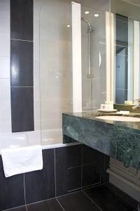 Best Western Plus Opéra Batignolles - 36