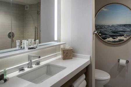 Newport Marriott - 36