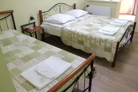 Red Fox Guesthouse - 3