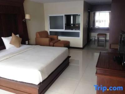 August Suites - 79