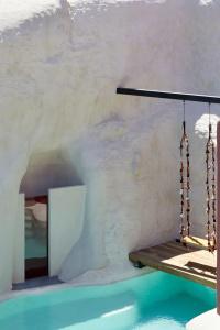 White Pearl Cavalieri - 107