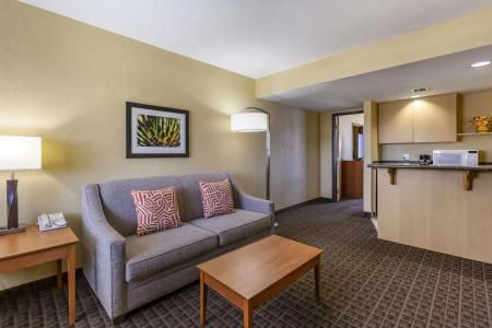 Best Western Plus Thunderbird Suites - 109