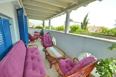 Villa Velzon Guesthouse - 55