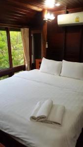 Ruean Mai Chai Khlong - 63