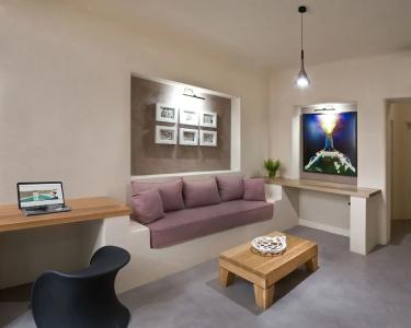 Voreina Gallery Suites - 9