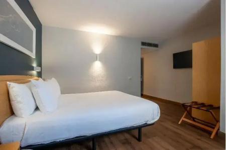 Travelodge Alicante Puerto - 57