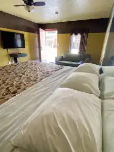 Savannah Inn and Suites - 20