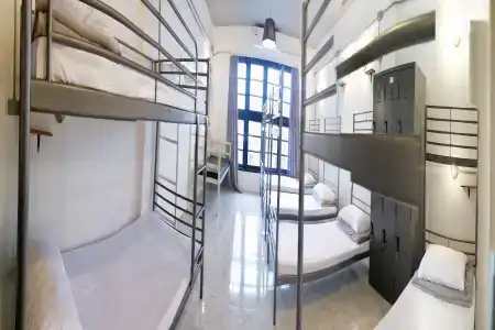 8 Sleeper Street Hostel - 19