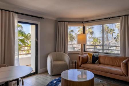 The Waterfront Beach Resort, A Hilton - 205