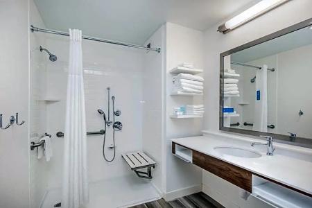 Hampton Inn & Suites Beach-Beachfront - 87