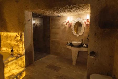 Solo Cave Suites - 190